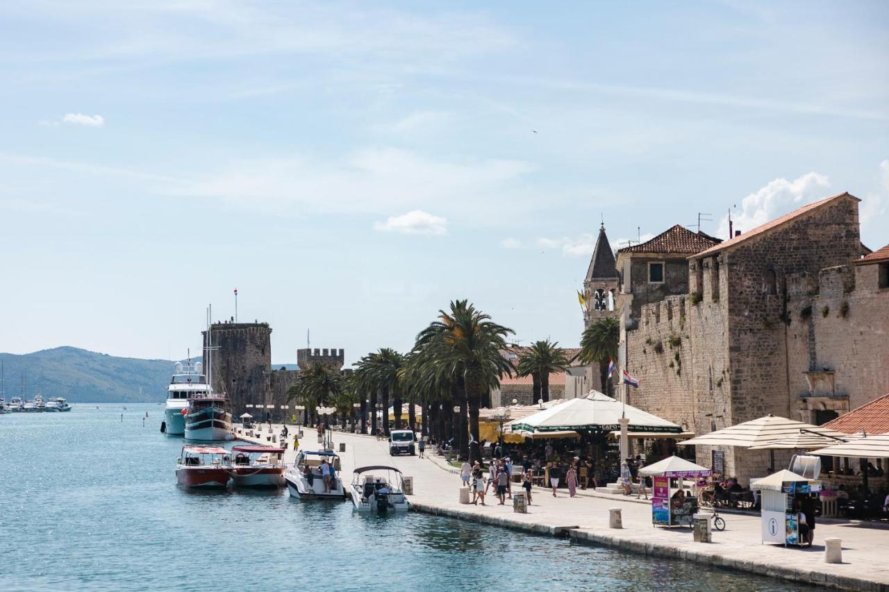 Studio-Appartements Emwey Trogir Exterior photo