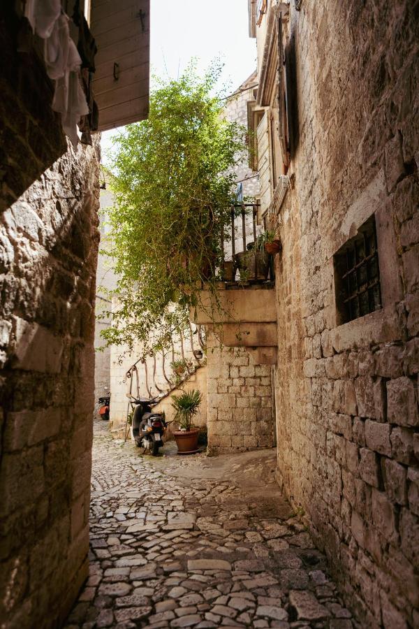 Studio-Appartements Emwey Trogir Exterior photo
